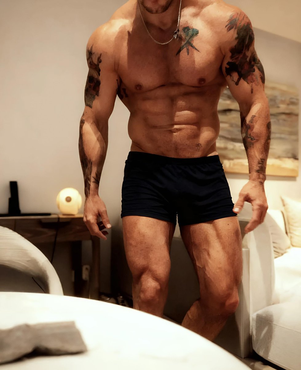 Mosesedosa01's tweet photo. The arms, the ink, the abs. Alan Ritchson is not doing this by accident.... https://t.co/pGfZsfUDD8