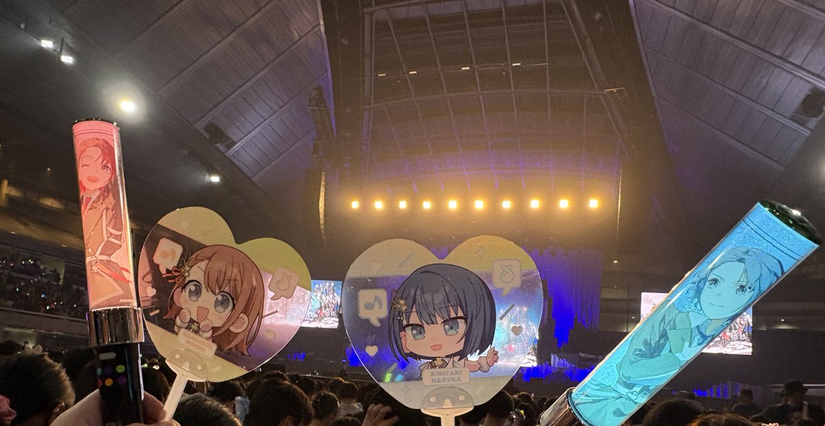 makapen_'s tweet photo. 感謝祭DAY2参戦してきました！🍀
モモジャン揃ってるのを見れたし、色んなユニットの声優さんのライブ近くで見れて最高でした！
急遽声掛けて連番させてくれただっきーありがと！
くあらも初エンカでグッズくれてほんとありがとう😭

絵心はログアウト済み👍 https://t.co/3b8o8re1z7
