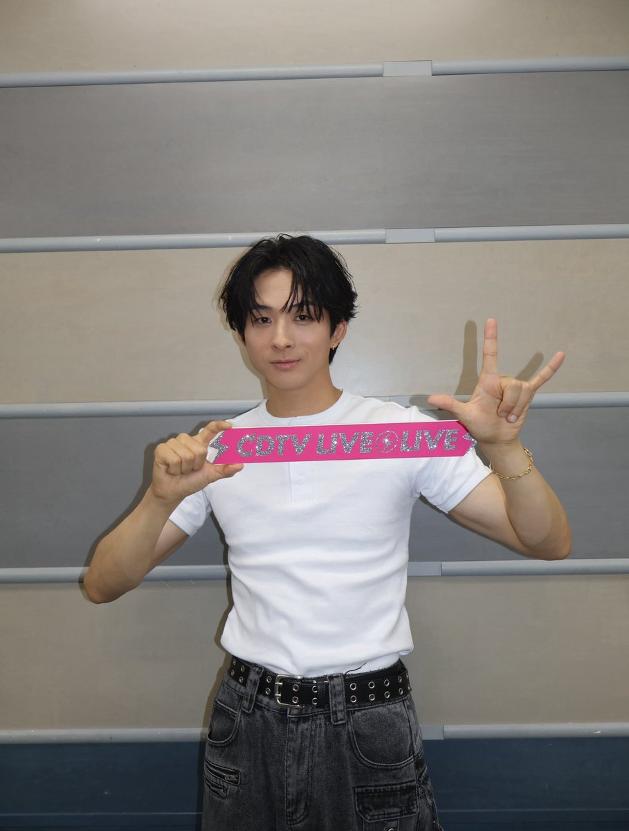 fantastics_fext's tweet photo. #CDTVライブライブ ⚡️
踊ってみた #LDH選抜「It's Me」✨

#FANTASTICS
𝗡𝗔𝗧𝗦𝗨𝗞𝗜.𝗦 🕺

┈┈┈
📱 https://t.co/U9F8KJZGbh 

🔗 https://t.co/NDImANXbNA
┈┈┈

@TBSCDTV
 #澤本夏輝 https://t.co/ThxuiIHNCo