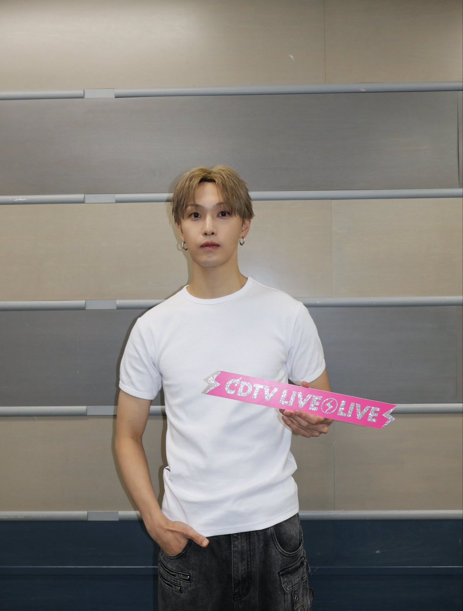 fantastics_fext's tweet photo. #CDTVライブライブ ⚡️
踊ってみた #LDH選抜「It's Me」✨

#FANTASTICS
𝗡𝗔𝗧𝗦𝗨𝗞𝗜.𝗛 🕺

┈┈┈
📱 https://t.co/LDiJ3FaXJG 

🔗 https://t.co/85ttg2cuXk
┈┈┈

@TBSCDTV
 #堀夏喜 https://t.co/VcJDEQrzti