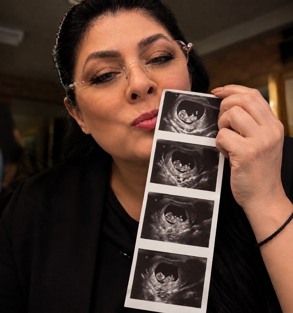 BelaSousa02's tweet photo. Las dos Victorias de mi vida ❤️ Buenos dias mi vida,que tu semana sea hermosa y llena de felicidad❤️❤️❤️Un beso mi amor ❤️ @victoriaruffo31 https://t.co/NOFDRYgnmu