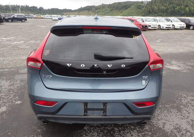 sanyushakira256's tweet photo. 2014 VOLVO V40 T4
(Ready to be imported from Japan to Uganda)

Petrol / 1,500cc/ 83,551 km  / 2WD /5 seater 

Initial deposit: 6M

Total landing cost: 33M (taxes inclusive)

📞 0742949854 📍 Kyambogo opposite passport collection office https://t.co/KADJhpGYZI