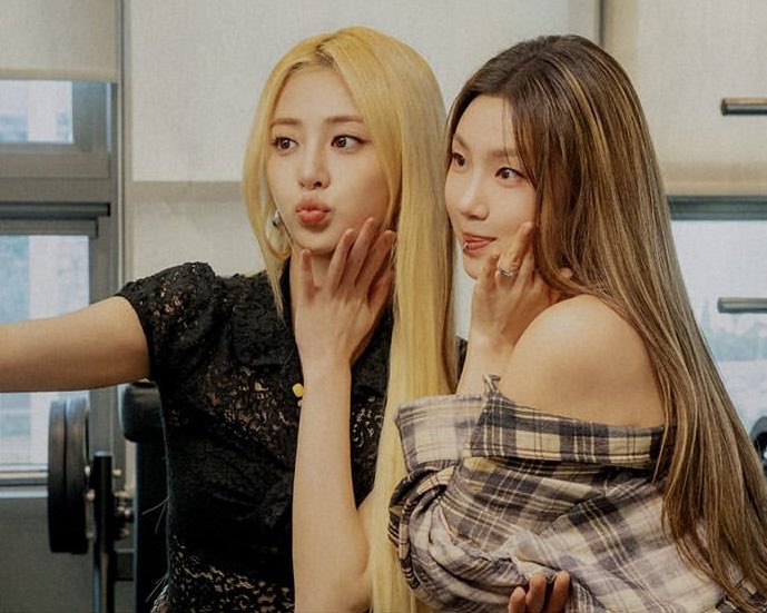 nonizzan's tweet photo. 리정 ♡ 윤진 ♡ 그리고 나 https://t.co/z6JAZcQ82j