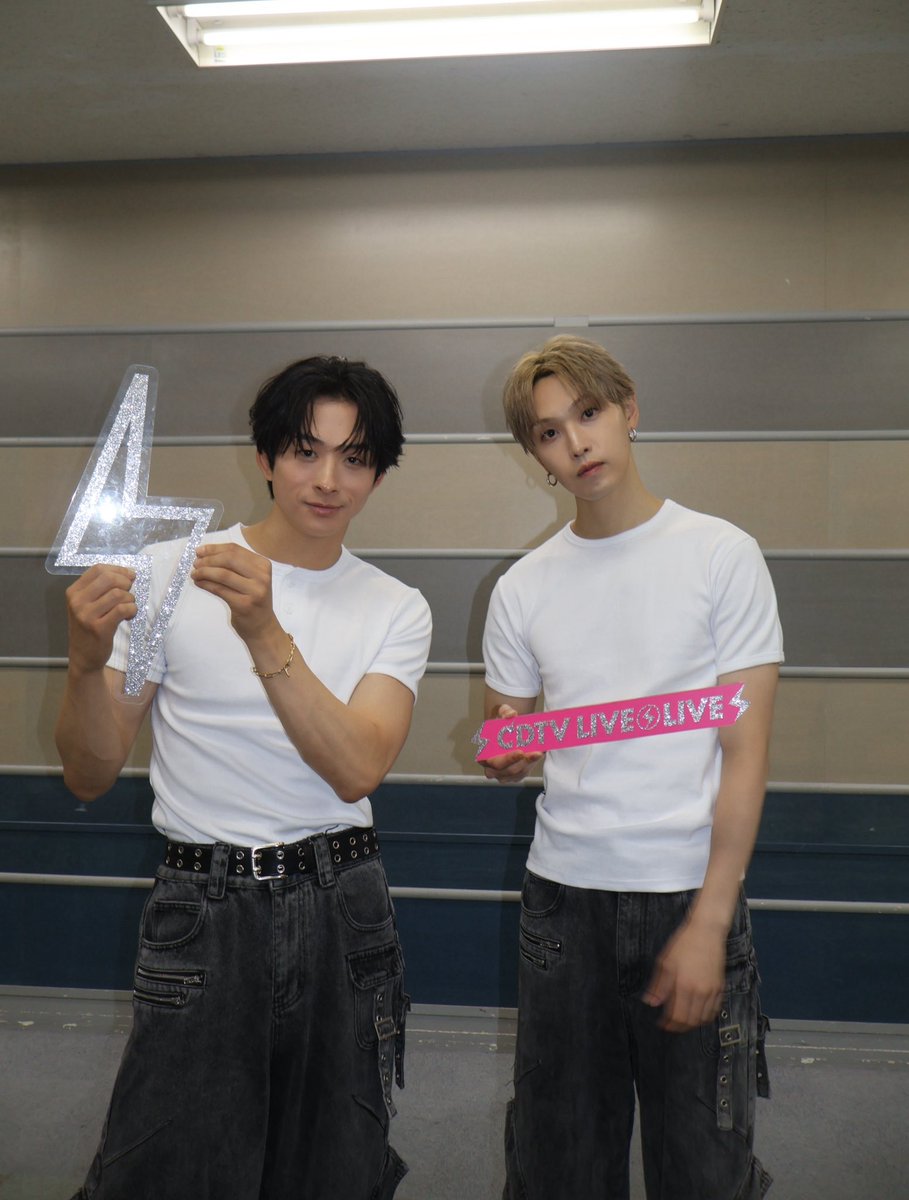fantastics_fext's tweet photo. #CDTVライブライブ ⚡️

#LDH選抜 
踊ってみた企画 「It's Me」/ #ILLIT
#澤本夏輝 #堀夏喜 が出演しました🕺
https://t.co/4LBKLQGT7M

📱「It's Me」Dance Practice

早速ダンプラ公開!!
ぜひチェックしてください👀
https://t.co/yd4Z5csTJr

LDH・FANTASTICSの今後の活躍を
ぜひチェックしてください🔥

@TBSCDTV
#FANTASTICS