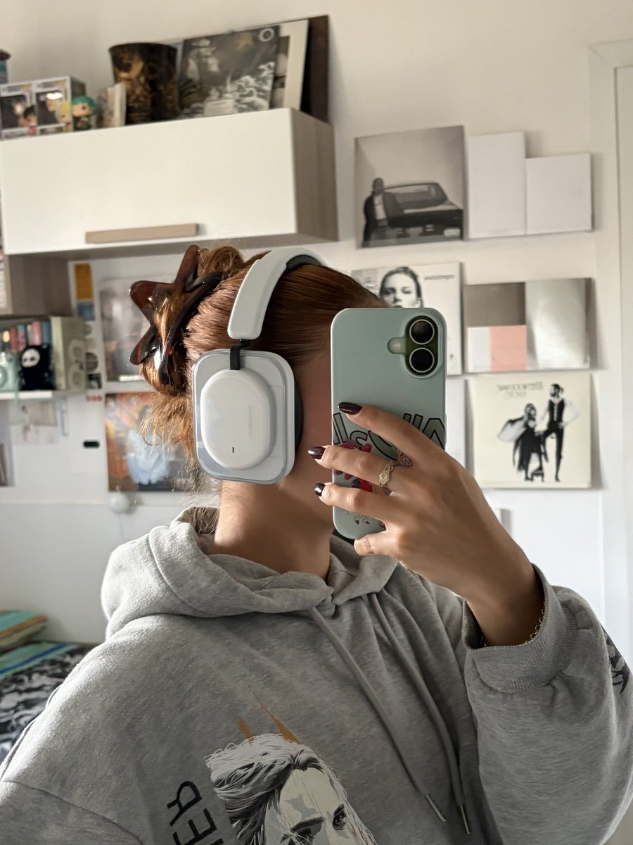 mirrorballgumi's tweet photo. very early birthday present to myself 🩶 https://t.co/cBNiNkKefd