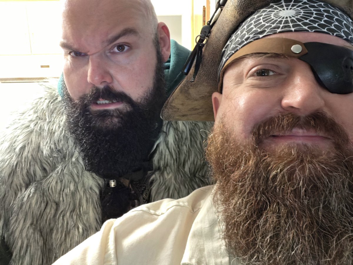 TreasureCPirate's tweet photo. What would ye do if we were at yer door? https://t.co/kGmzS8jJDc