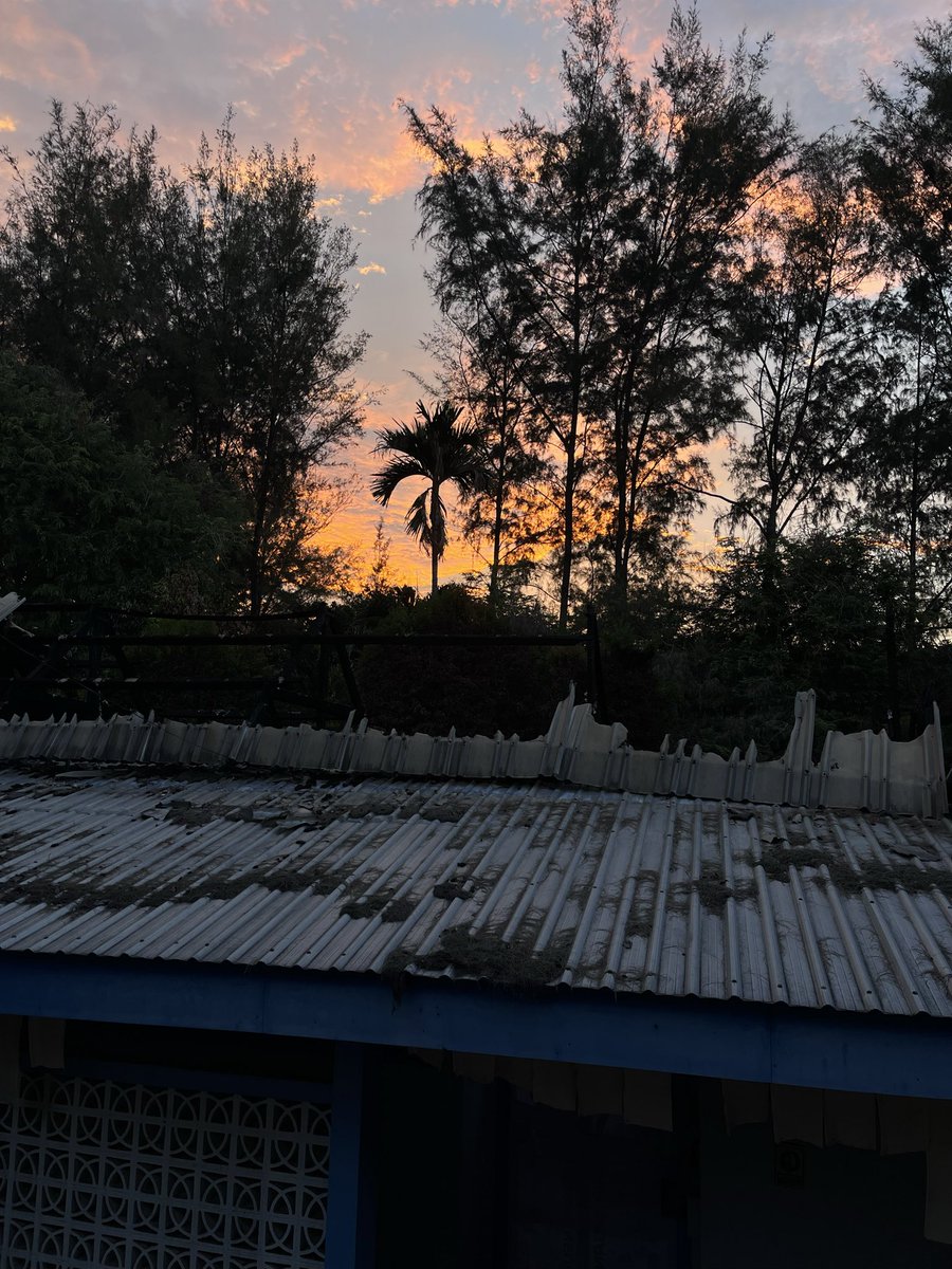 glassesgurls's tweet photo. catch the sunset todayy. https://t.co/2XGkhaaFDn