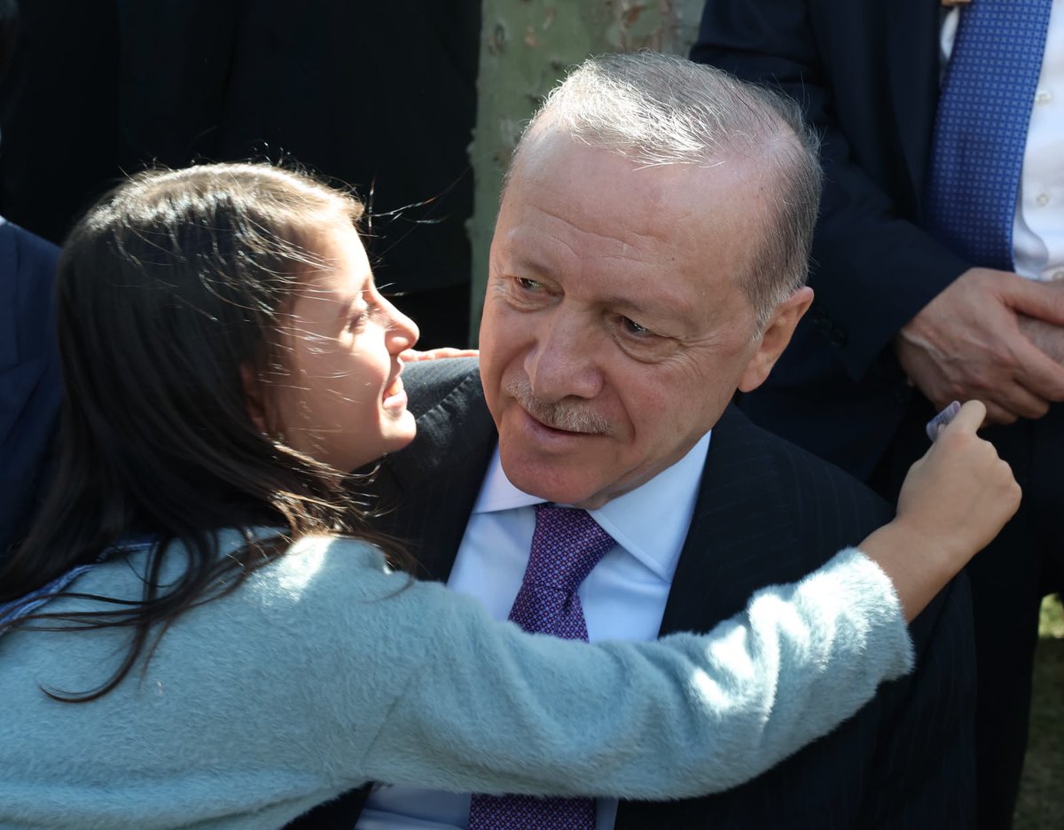 Akparti's tweet photo. Cumhurbaşkanımız Sayın Recep Tayyip Erdoğan, İstanbul Rami Kütüphanesi'nde düzenlenen AileFest'e katıldı. https://t.co/QwvADaArbb