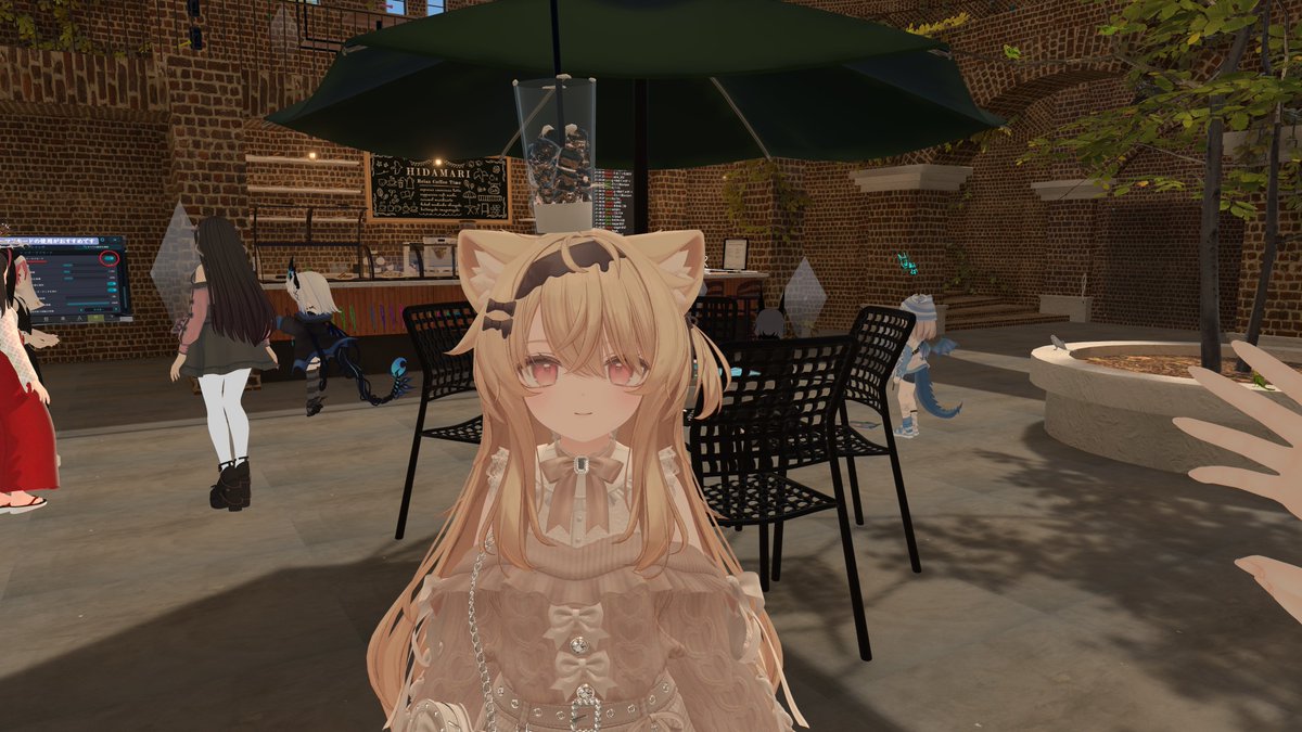 mattun_vrc's tweet photo. 昨日の同期会！
最後の集合写真僕センターすぎておもろい https://t.co/nYaQYuffMv