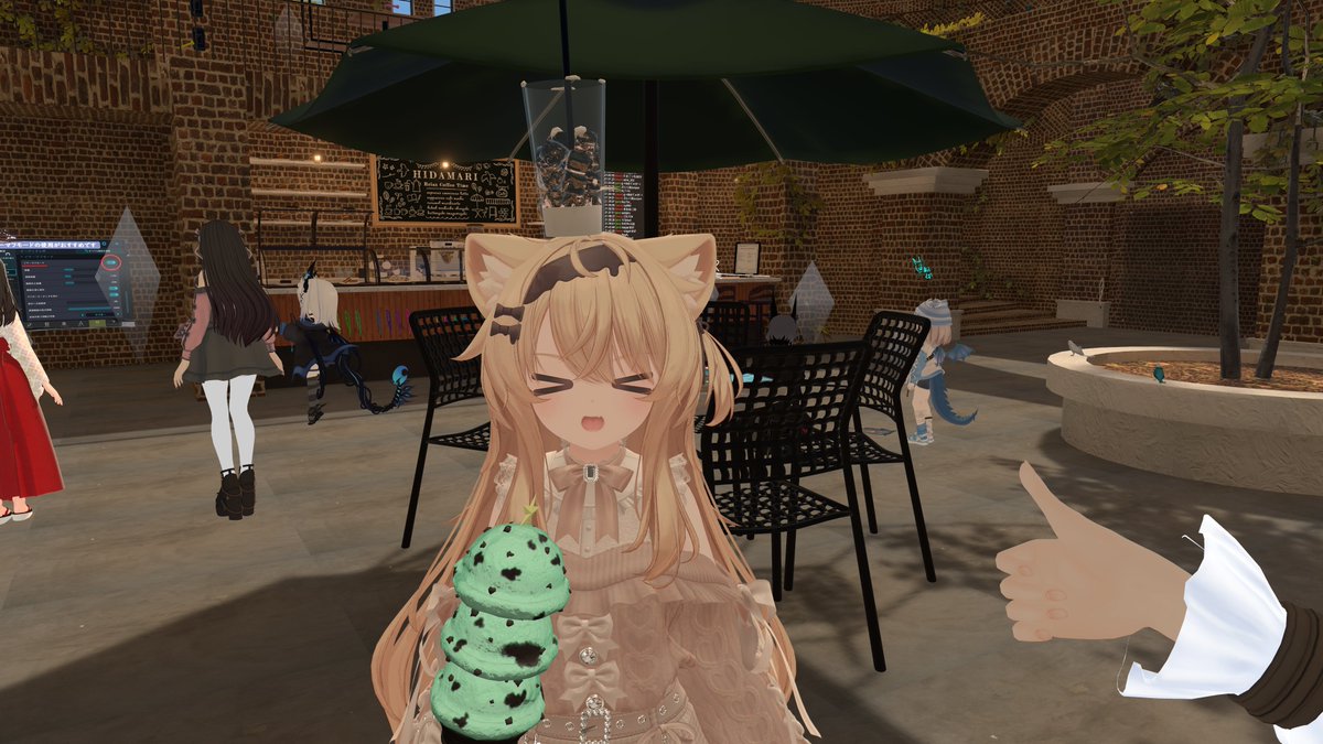 mattun_vrc's tweet photo. 昨日の同期会！
最後の集合写真僕センターすぎておもろい https://t.co/nYaQYuffMv