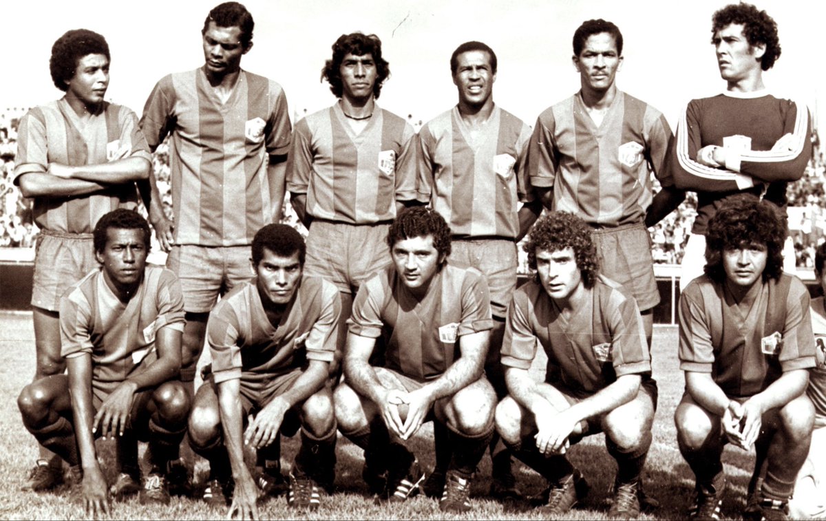 eldoctorpelaez's tweet photo. UNION MAGDALENA 1975. Arriba izq/de: Demóstenes Polo, Justo Palacios, Gustavo del Risco, Waltinho (Bra), Hermenegildo Segrera, Eduardo Ucha (Arg).Abajo izq/d: Luis Montúfar, Nacho Morales, Juan J. Valiente (Arg), Rubén H Carra (Arg), Francisco Martiarena (Arg).DT O Devani. https://t.co/5vgsVDMWMc