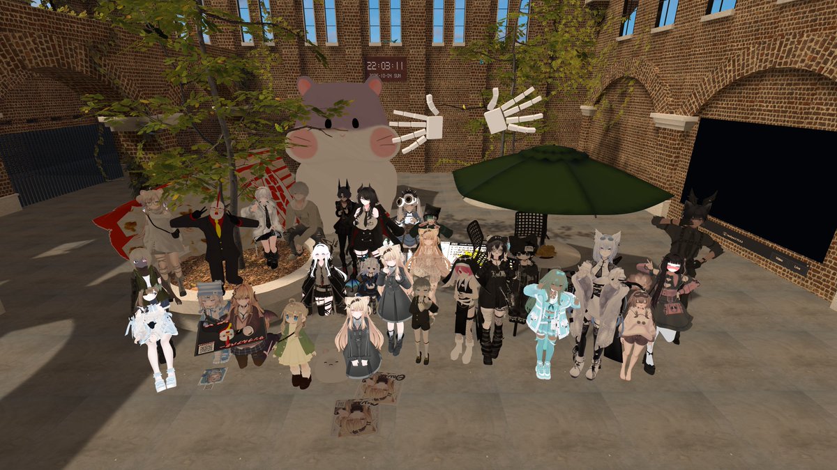 mattun_vrc's tweet photo. 昨日の同期会！
最後の集合写真僕センターすぎておもろい https://t.co/nYaQYuffMv