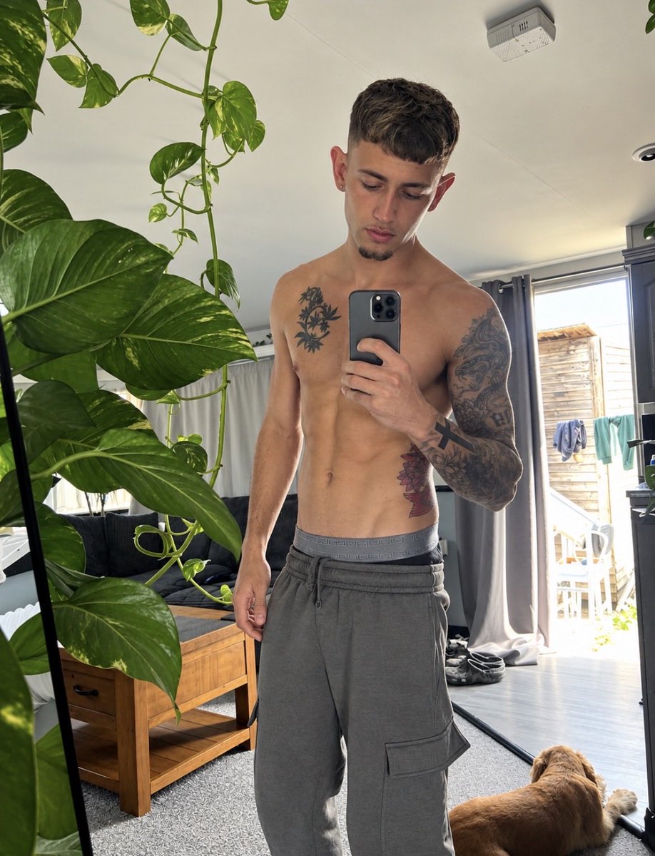 Tobz_dean's tweet photo. Thinking of getting more tattoos🤷♂️
#mlm https://t.co/v6FPqYYOTp