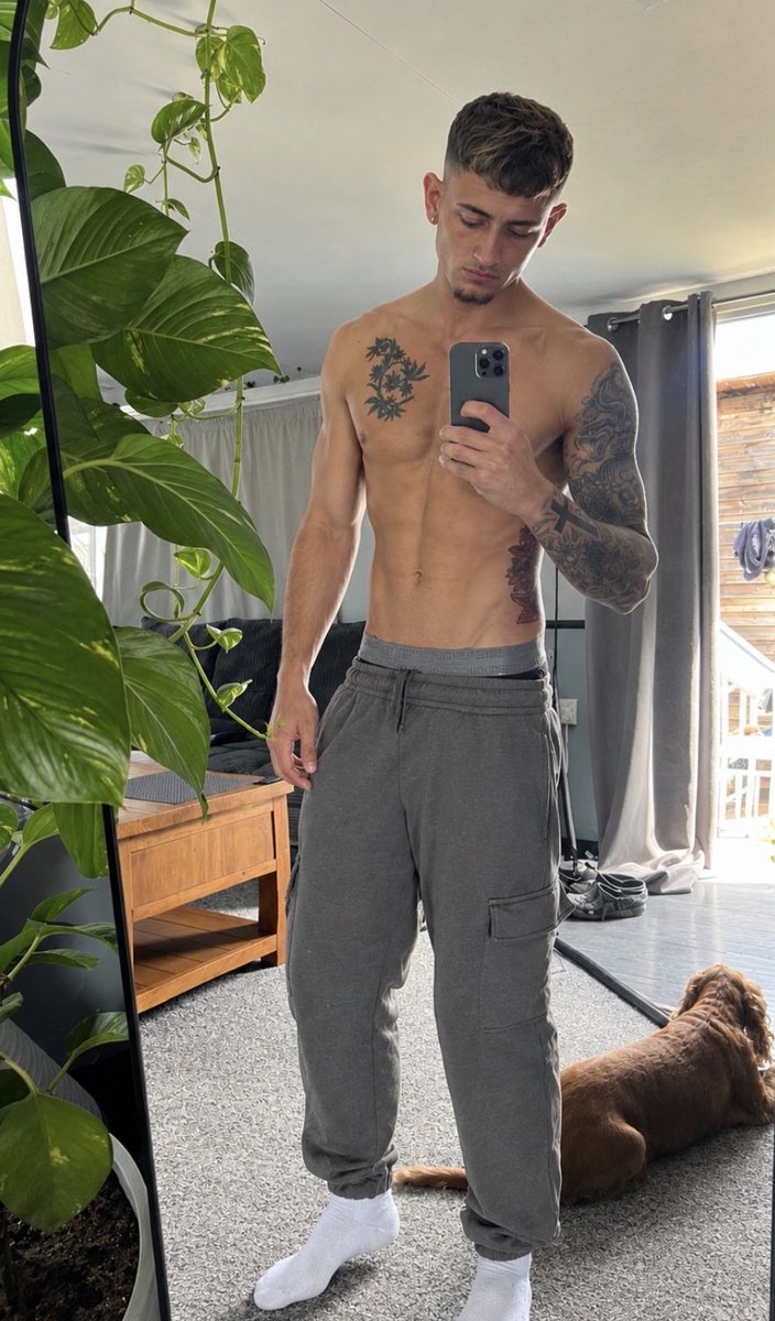 Tobz_dean's tweet photo. Thinking of getting more tattoos🤷♂️
#mlm https://t.co/v6FPqYYOTp