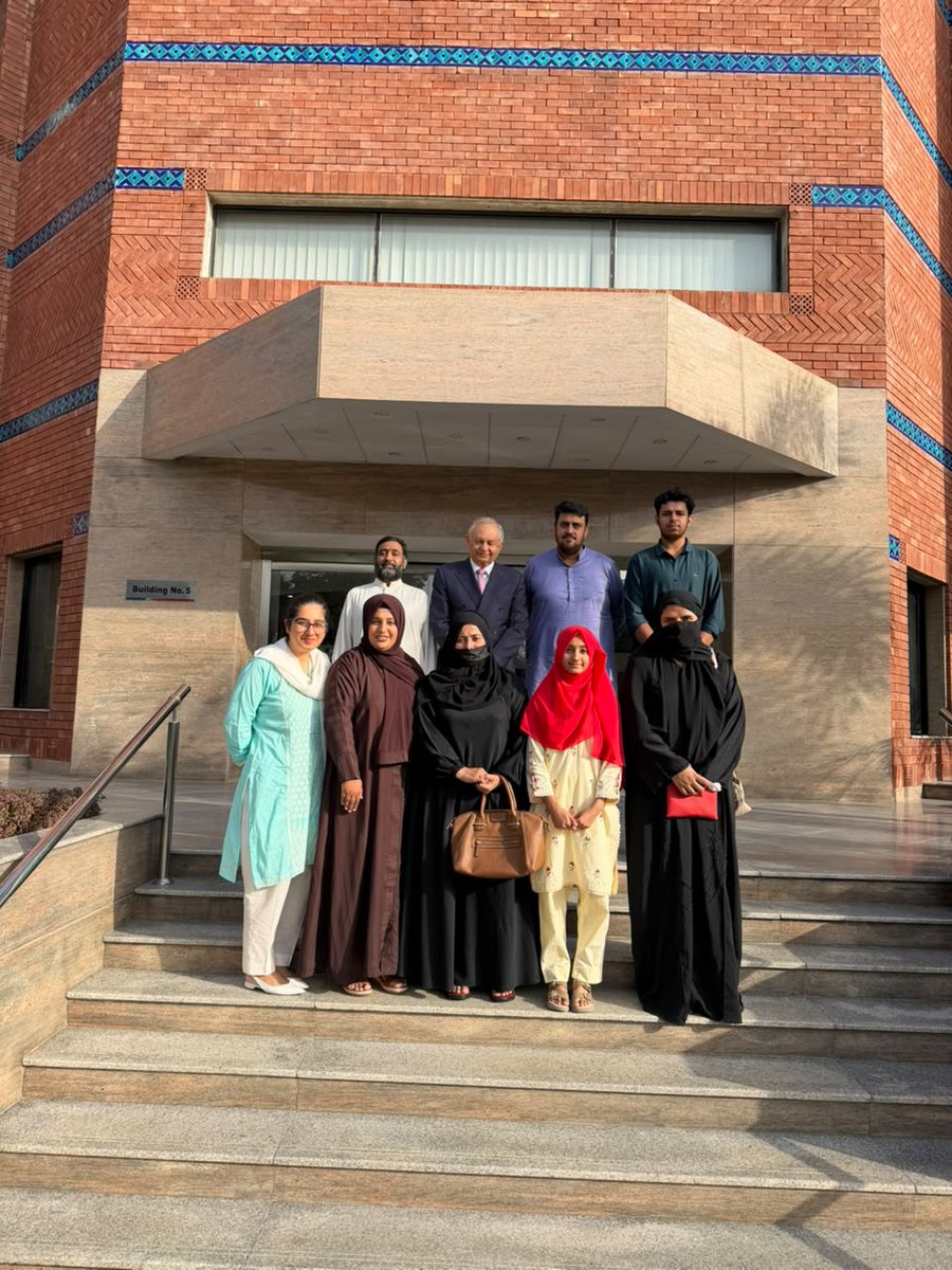 RightToPlayPak's tweet photo. Our participants of #Festival26 met with Mr. Abdul Razak Dawood, Founder and President of @bard_org, to share their achievements and discuss the way forward.
Right To Play works to ensure every child and young person has access to sport and play, creating safe, inclusive 
🧵1/1 https://t.co/rsGazsdMY4
