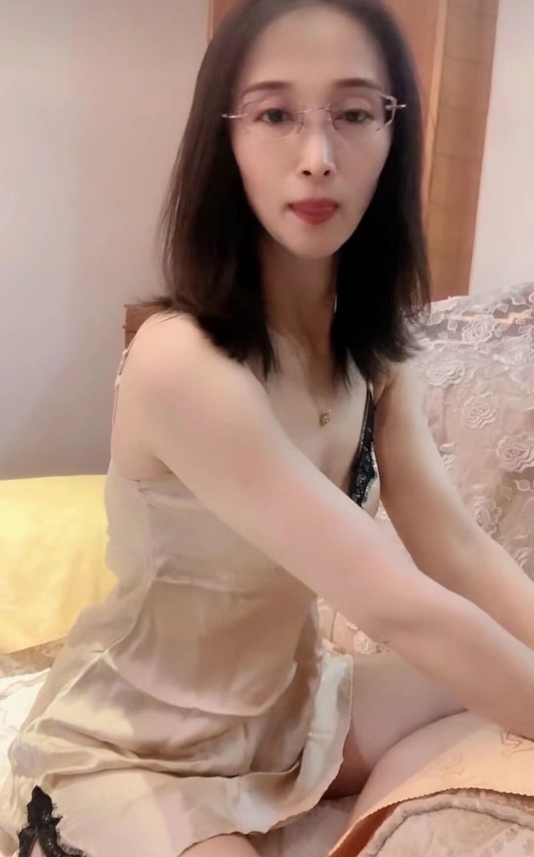Natasha62098239's tweet photo. 上供！上供！上供！
偷拍自己的老妈
供野爹欣赏评价
#绿帽 #绿母 #出卖 https://t.co/8jtGgfEqxB