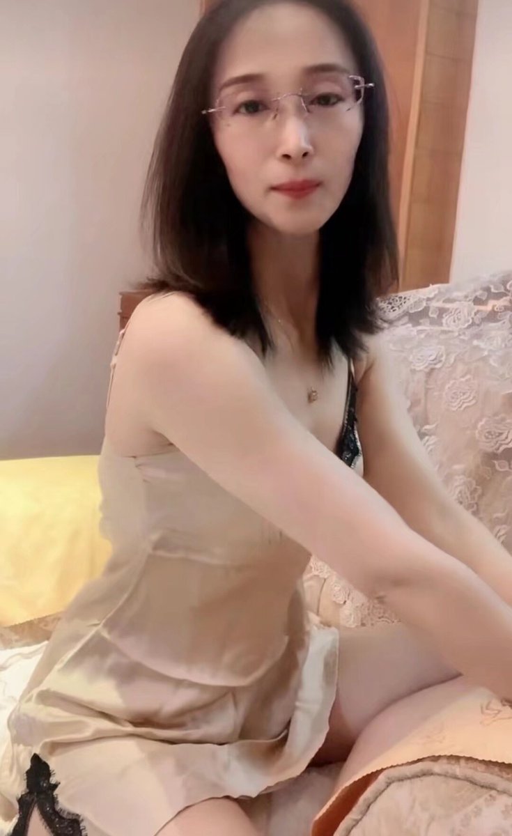 Natasha62098239's tweet photo. 上供！上供！上供！
偷拍自己的老妈
供野爹欣赏评价
#绿帽 #绿母 #出卖 https://t.co/8jtGgfEqxB