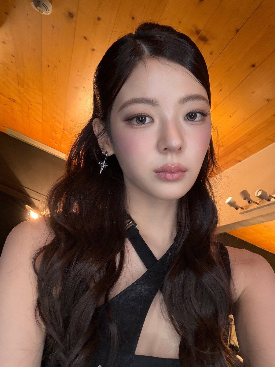 itzyfocusot5's tweet photo. [📸] 261005 | #LIA (lia_loves__) Instagram Post Update (1/5)

🎵 ITZY - Psychic Lover 

“A collection of tunnel vision photos📸”

“Red Chak❤️”

“Black🖤”

“✌️” https://t.co/cPRltmy9tz