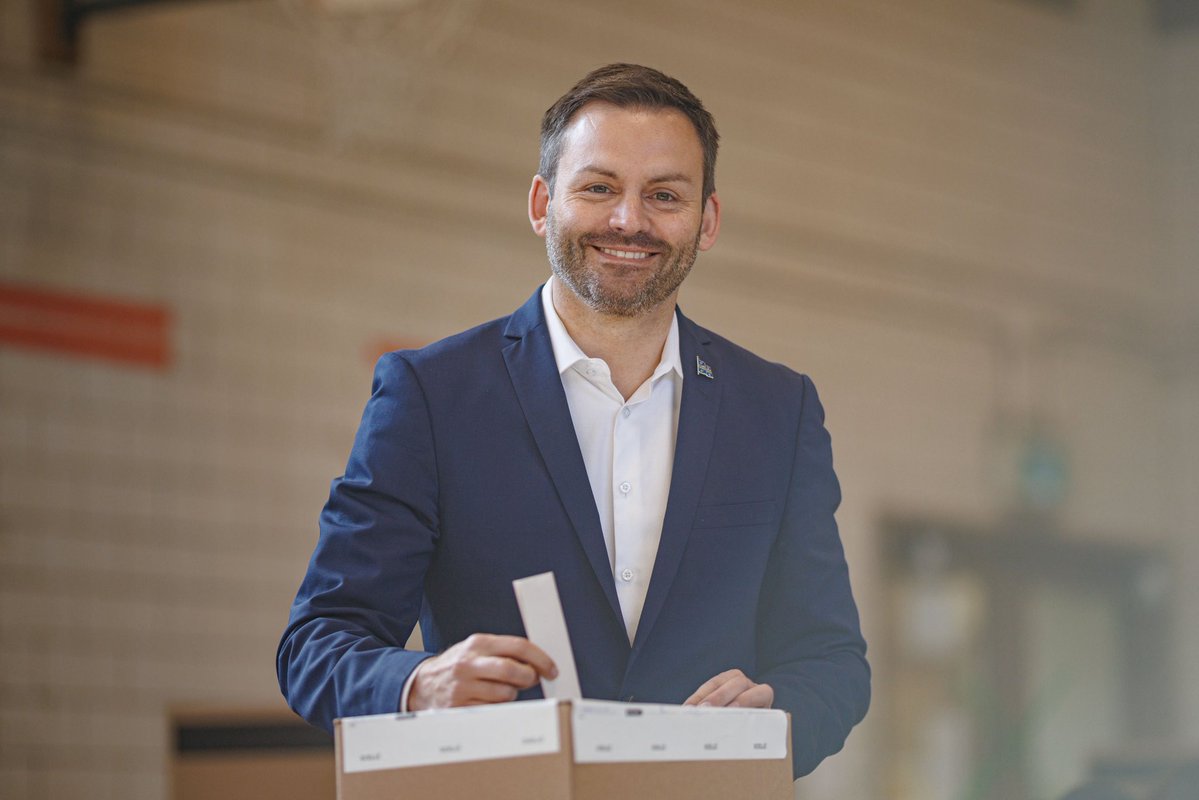 PaulPlamondon's tweet photo. Je suis fier de la campagne qu'on a menée.

Fier que nous soyons le seul parti à avoir visité toutes les régions du Québec. Et aux quatre coins du Québec, j'ai vu des gens remplis d'espoir.

Vous avez aujourd’hui, entre vos mains, le changement que vous souhaitez tant voir au Québec. 

À vous de jouer. Allez voter en grand nombre!