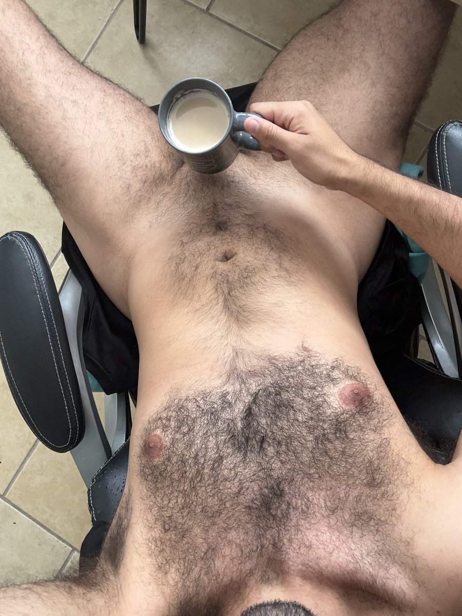 _VexGhost_95's tweet photo. Buenos días 🥱🥱🥱

#boricua #cafe #cafeenlamañana #temprano #sol☀️ #grandote #thic #tall #bigguy #kaiju #nerd #slyrheirn  #desayuno #milkchocolate https://t.co/8FobeeupS4