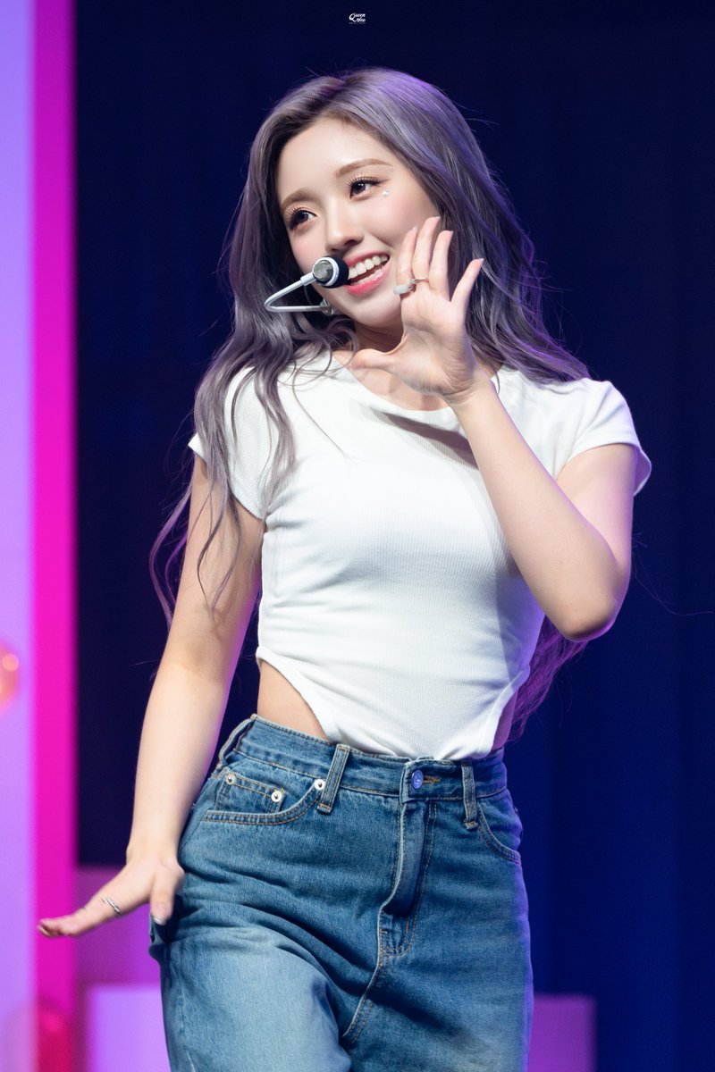 Queen_Yeseo's tweet photo. 231021 케플러 팬미팅

🙂🖐️💕💕

#강예서 #イェソ #Yeseo #예서 https://t.co/YhZ7Rh2oD9