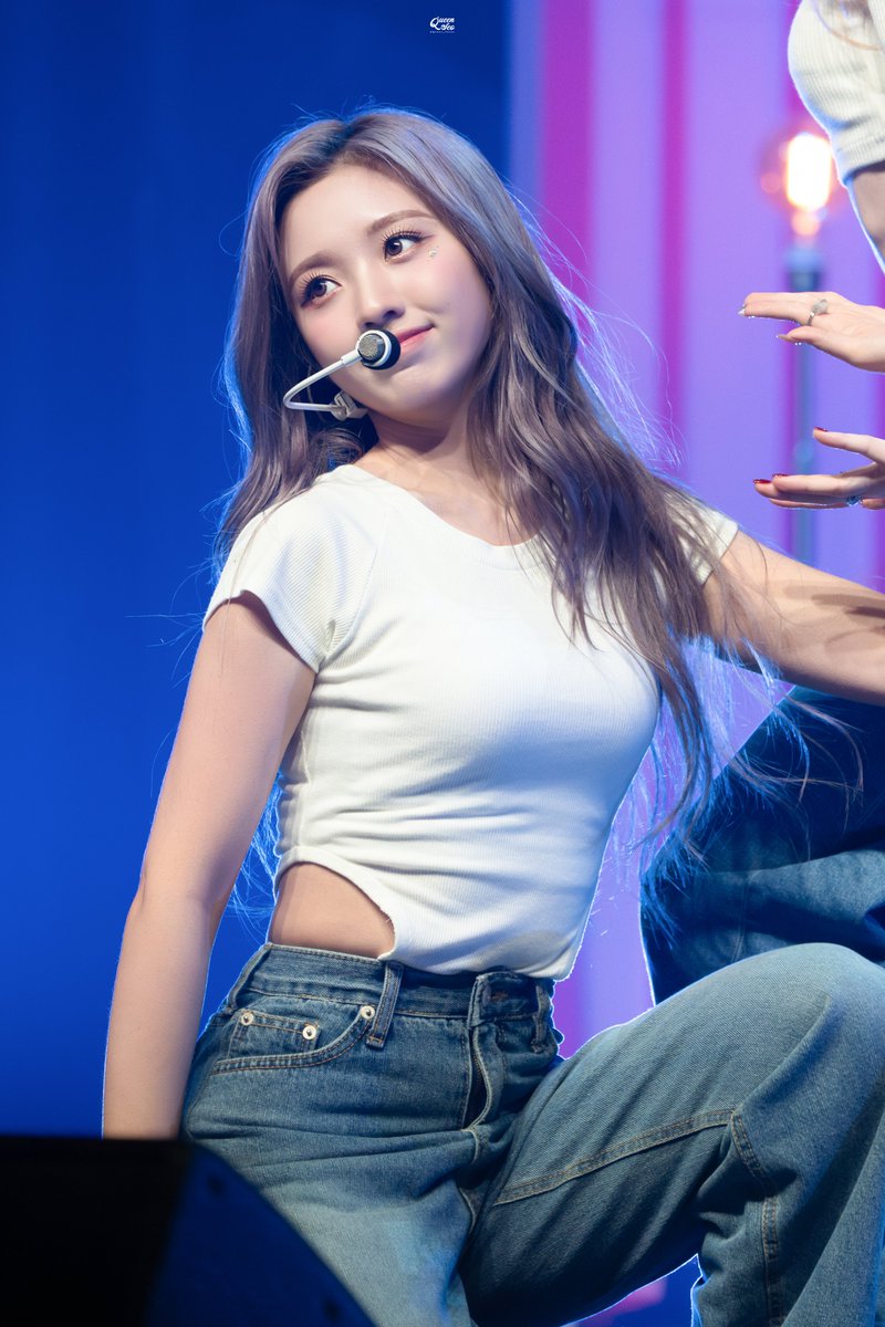 Queen_Yeseo's tweet photo. 231021 케플러 팬미팅

🙂🖐️💕💕

#강예서 #イェソ #Yeseo #예서 https://t.co/YhZ7Rh2oD9