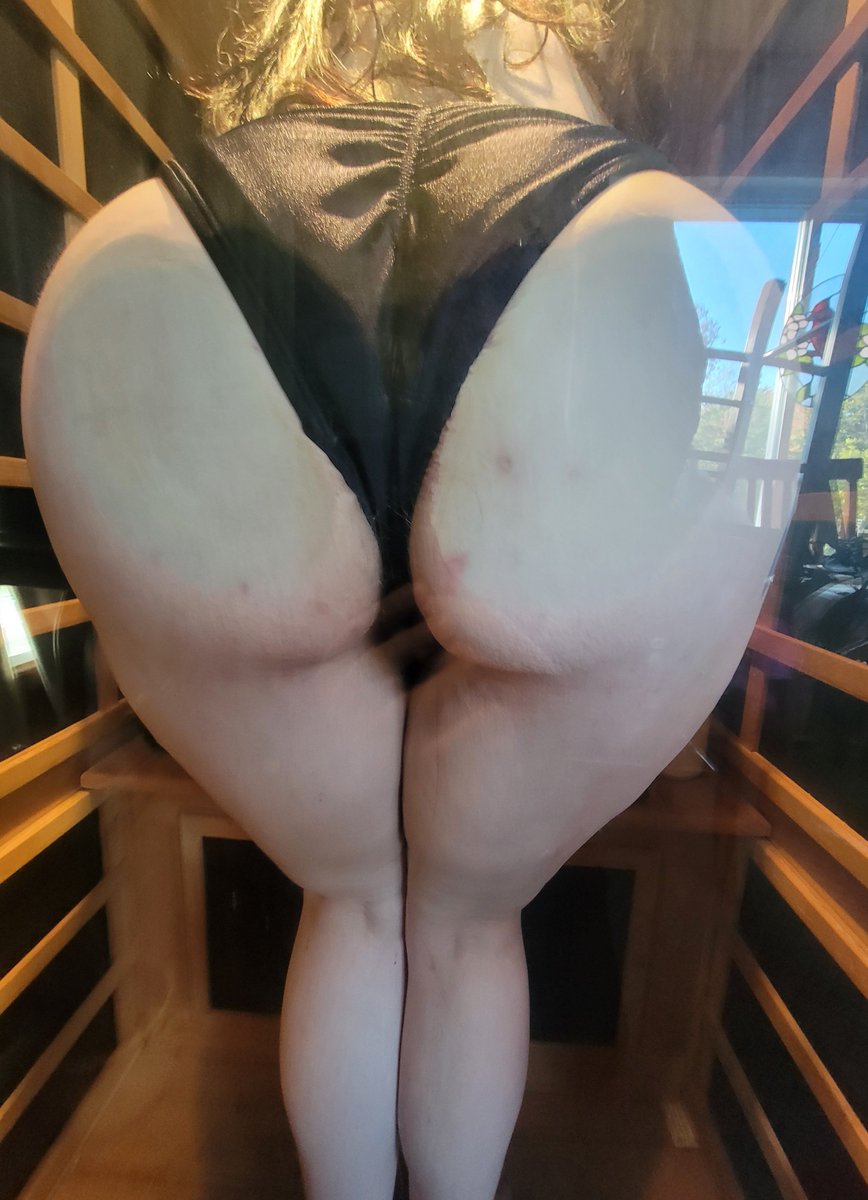 bratttass's tweet photo. Sweaty sauna ass has more flavor https://t.co/lde2wiBZEi
