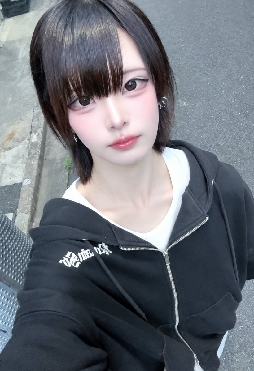 rui___adastra's tweet photo. 前髪どうやって綺麗にくるんってやるのか未だに謎
 #自撮り界隈 https://t.co/jOHvpEY4Cc