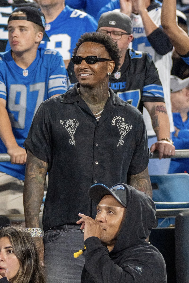 KeepBlitzin's tweet photo. 👀 Moneybagg Yo was at The Bank last night cheering on the Panthers. https://t.co/FmTvtACMR5