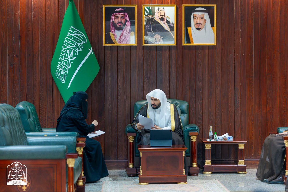 MojKsa_EN's tweet photo. During his visit to the Eastern Region, Minister of Justice H.E. Dr. Walid Al-Samaani visited the Court of Appeal and General Court. He met court users, listened to their feedback on services and procedures, and directed that their comments be followed up and used to improve procedures and the user experience.