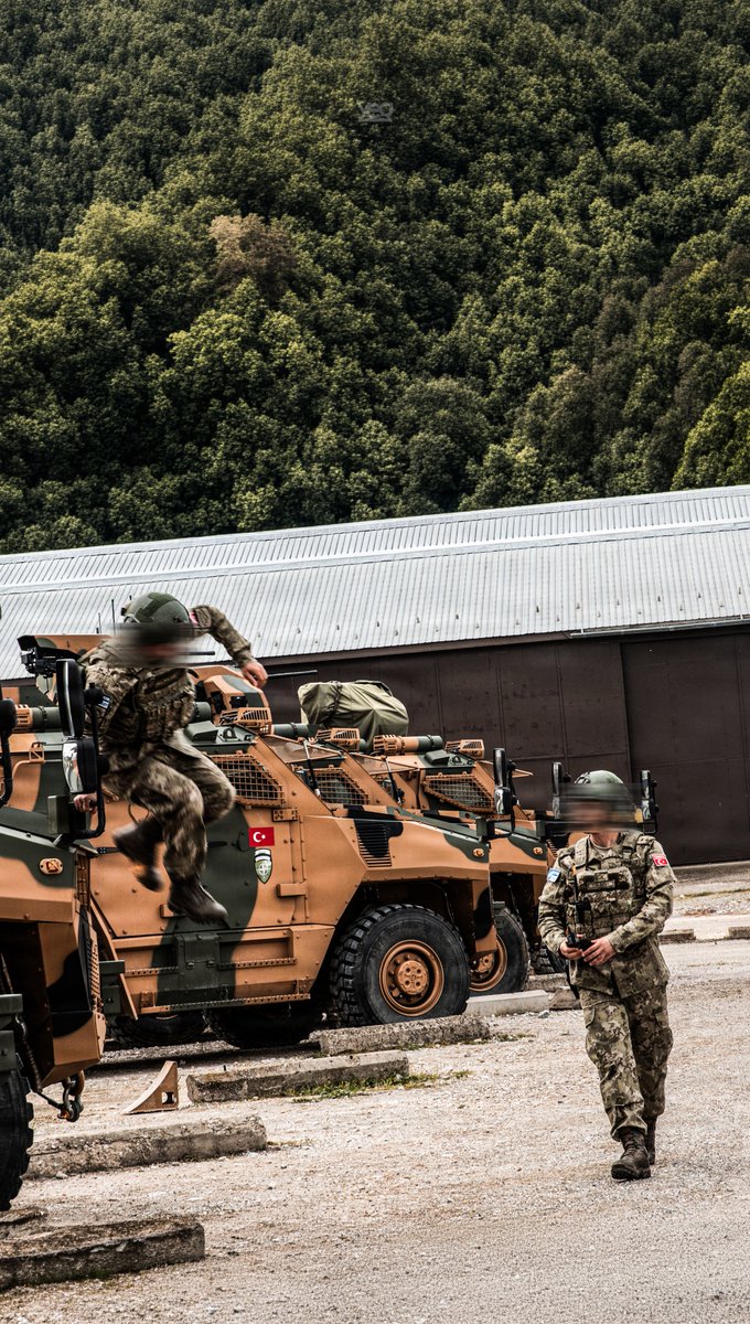YEGarchive's tweet photo. Bölgede istikrar çalışmalarına liderlik etmek.