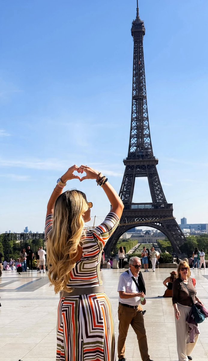 ThomasitaD's tweet photo. La señora Pineda muy campante en París, mientras aquí en Colombia los damnificados del terremoto, siguen pasando necesidades, esperando las ayudas que llegaron a su fundación y de las que no ha querido entregar cuentas. https://t.co/CscZ6exQQL