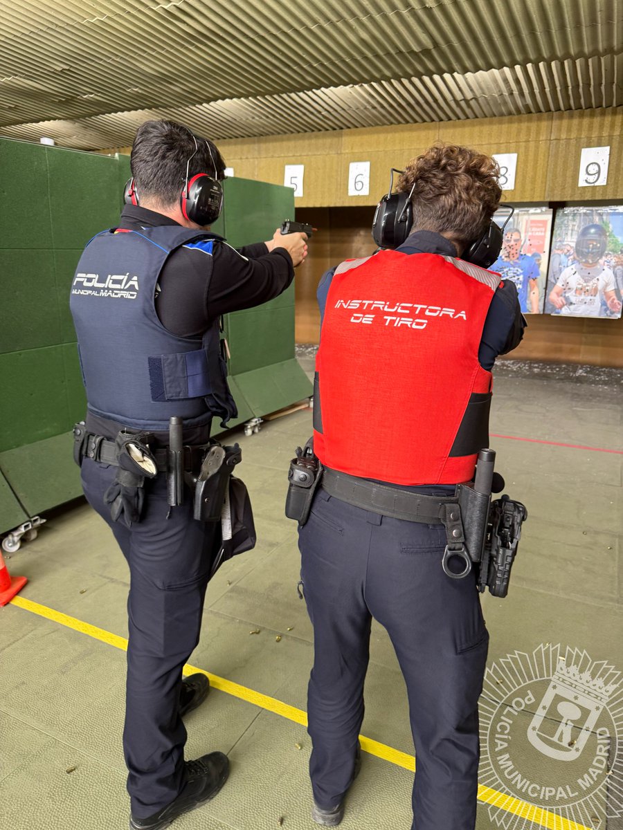 policiademadrid's tweet photo. 🎯 Precisión, concentración y entrenamiento.

👮‍♂️ En las prácticas de tiro, perfeccionamos las habilidades para estar preparados ante cualquier situación.

💪 Entrenamos hoy para responder mejor mañana.

#PMM https://t.co/y2GmNyZYpB