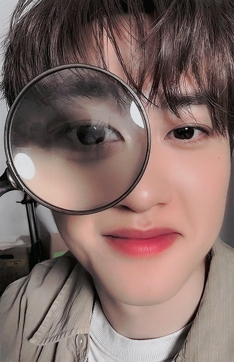 mynxlx's tweet photo. [SCAN]
DAY OFF #도경수