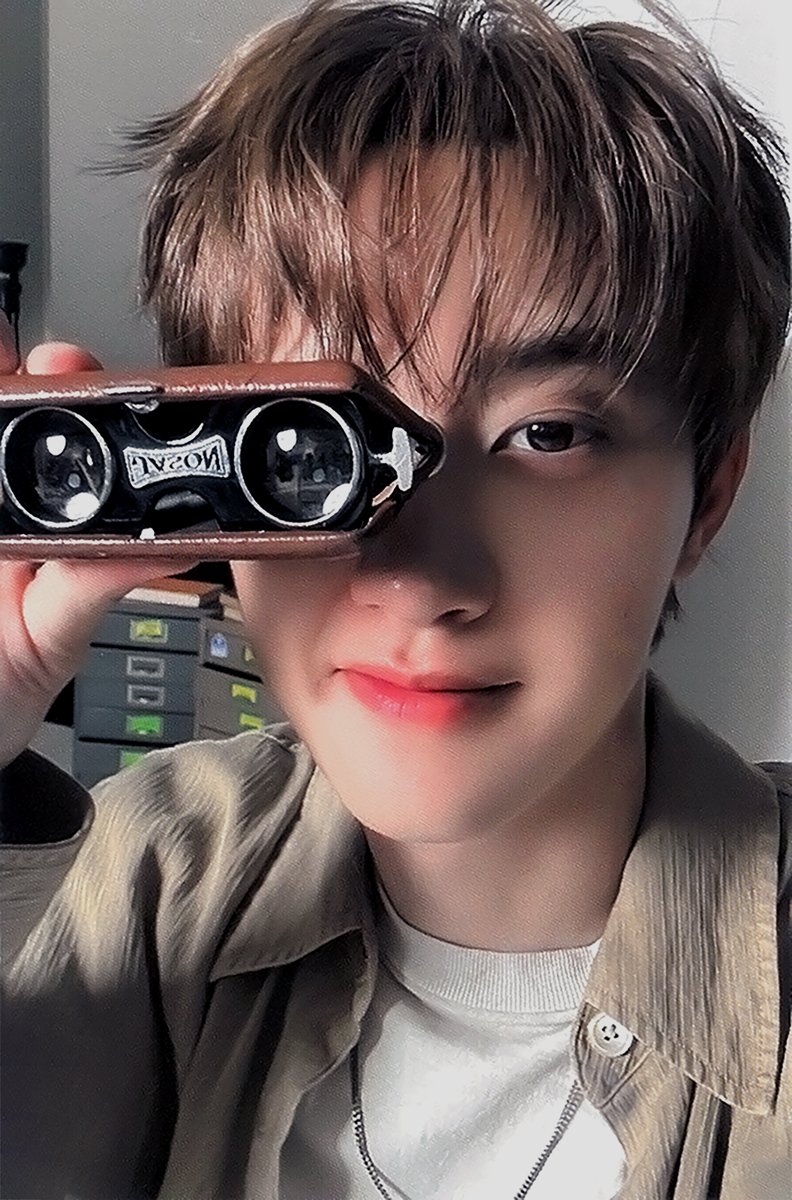 mynxlx's tweet photo. [SCAN]
DAY OFF #도경수