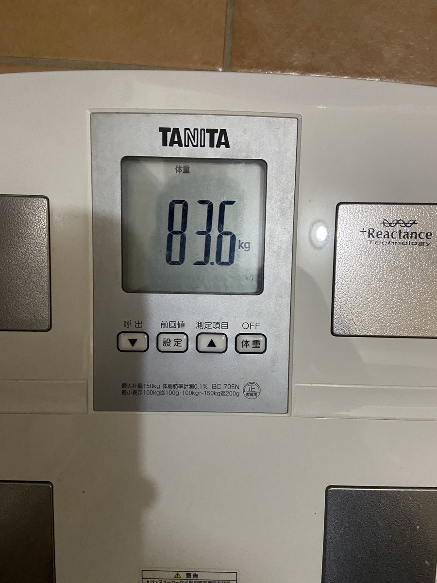massa_fuk's tweet photo. 【ダイエット記録】

体重：83.6kg

今日は仕事でホテル泊まり🏨
筋トレ・有酸素はなし。

その代わり、ホテルにサウナがついていたのでしっかりリフレッシュ♨️

毎日トレーニングするより、こういう日も作りながら無理なく継���していく。

食事は
🔥 1,671kcal
🥩 P 116g
🍚 C 208g
🥑 F 46g

明日からまた頑張ります💪

#ダイエット #減量 #筋トレ #ダイエット記録 #サウナ
