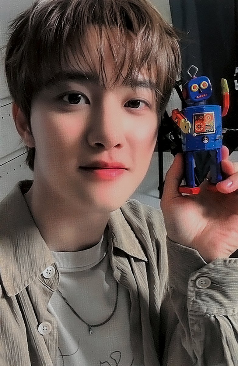mynxlx's tweet photo. [SCAN]
DAY OFF #도경수