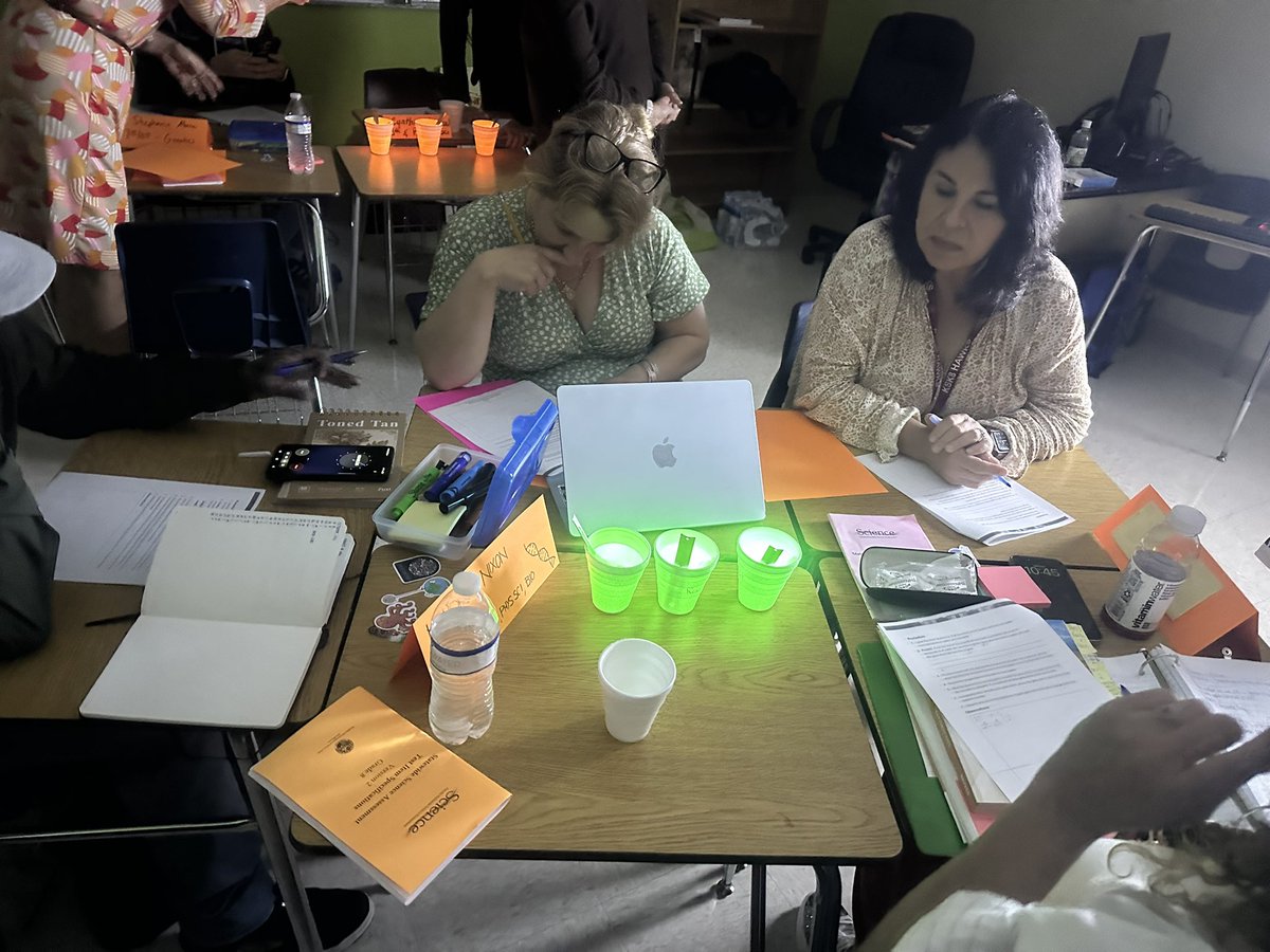 STEAMDesignated's tweet photo. Explore Interactivity - Hands-On Lab!!! If the teachers are excited so will our students! 🌟@MDCPS @MDCPSSci https://t.co/EDNDEcAh6q