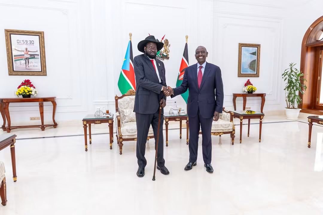 SiiraNews24's tweet photo. #UPDATE:-Kenyan President William Ruto hosted South Sudanese President Salva Kiir in Nairobi, where they discussed strengthening bilateral ties, trade and investment. Ruto also thanked Kiir for South Sudan’s participation in the launch of the Dangote refinery in Lamu and pledged https://t.co/9okh66R10G