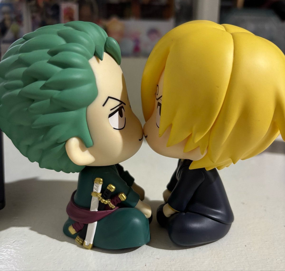 ichigoginchan's tweet photo. im bored so i made them kiss 😌 https://t.co/N96VnBnyzM