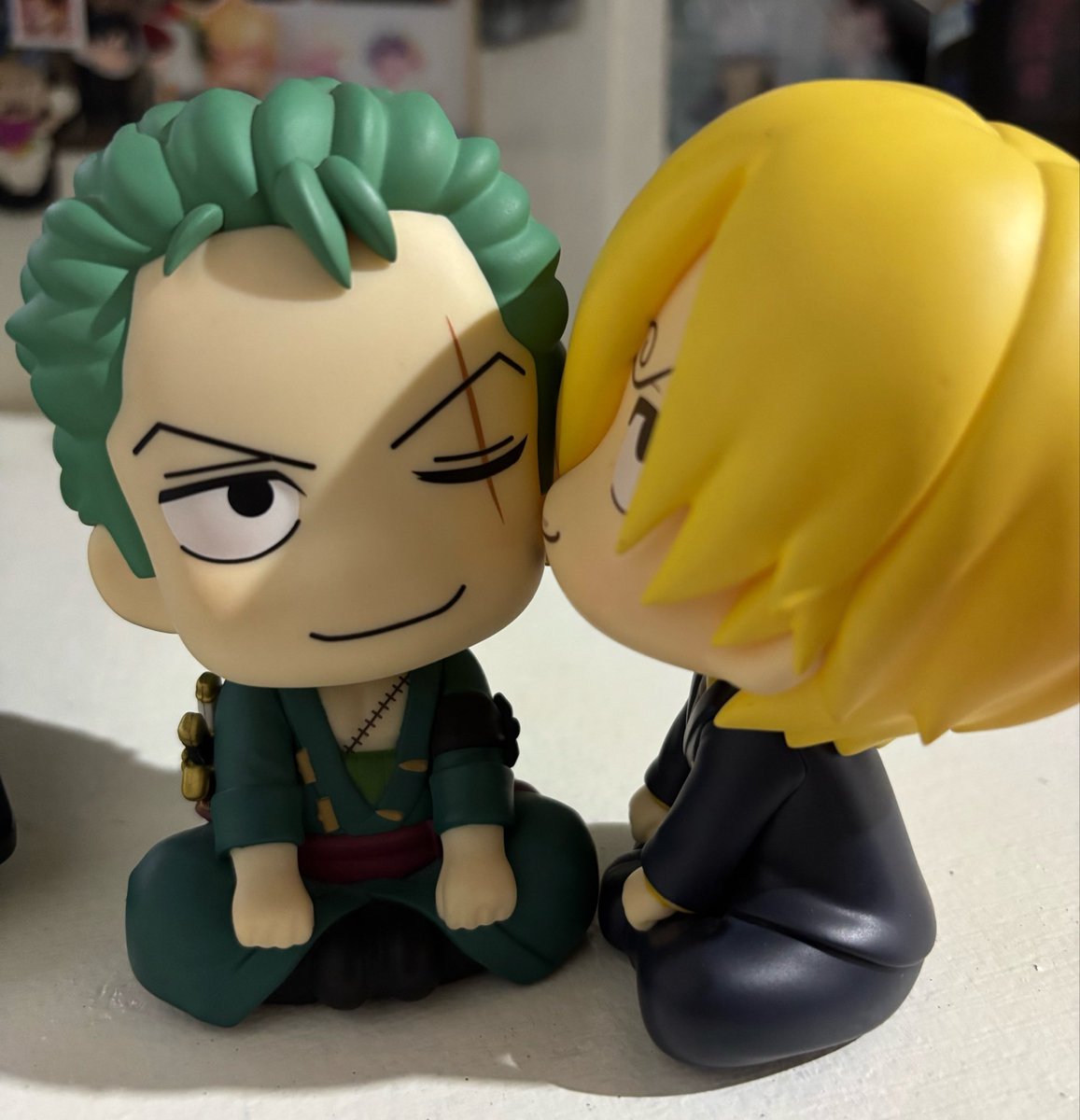ichigoginchan's tweet photo. im bored so i made them kiss 😌 https://t.co/N96VnBnyzM