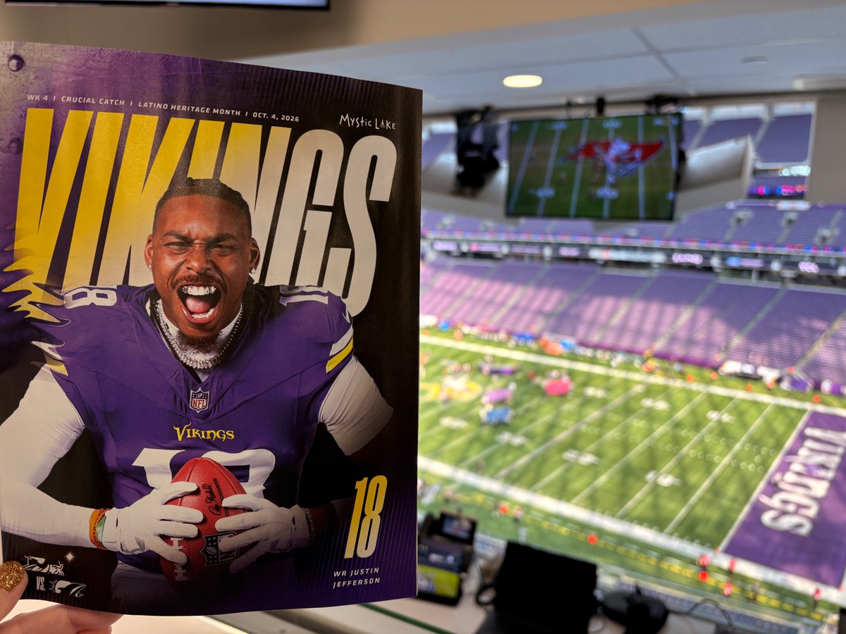 LindseyMNSports's tweet photo. Another #VictoryMonday means another opportunity for a #VikingsPlaybook giveaway! 

@JJettas2 was on the cover for yesterday's #CrucialCatch game as an @AmericanCancer Ambassador. 

Let's give away 3 copies this time! Must be following and repost to win. I'll choose the winners Tuesday morning at 10 a.m. (CT). #SKOL