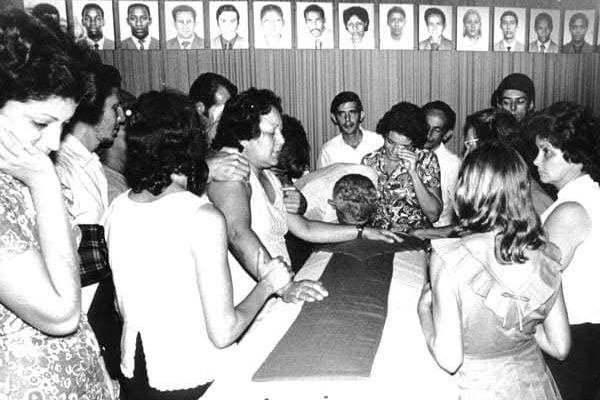 InderCuba's tweet photo. Hace 50 años, el terrorismo de Estado del imperio estadounidense acabó con 73 vidas, entre ellas las del equipo cubano de esgrima. #Cuba
#NoAlTerrorismo #CubaNoEsUnaAmenaza, el bloqueo sí

https://t.co/TCUdFV7Llm https://t.co/9n41c3qSlg