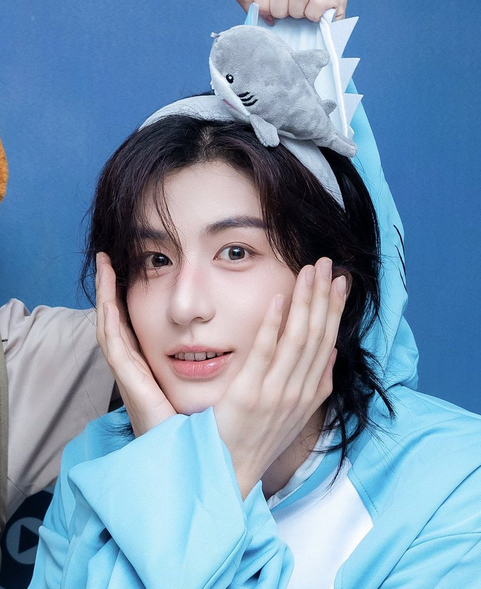 Mollyleehan's tweet photo. 잏캉이의 축복이 끝이없네 ...🦈🩵 https://t.co/ETx6qPBgVl