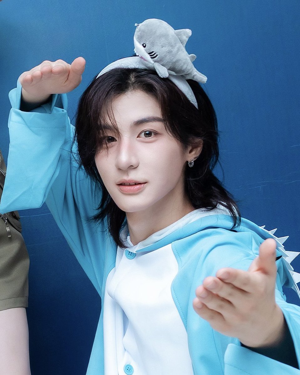 Mollyleehan's tweet photo. 잏캉이의 축복이 끝이없네 ...🦈🩵 https://t.co/ETx6qPBgVl