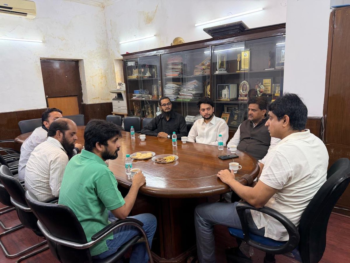 mahmood_sabih's tweet photo. It was nice meeting with @UdayBhanuIYC regarding the issue of #AMUSU Election.that is not happening since last 8 https://t.co/6sNJsksqzz is the democratic right of the Students. As an old boys of #AMU I want to say the #AMUAdministration to listen the Students Voice.
@amu_citizens 
@AligarhTips 
@AMUofficialPRO 
@IYC