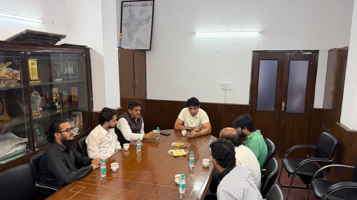 mahmood_sabih's tweet photo. It was nice meeting with @UdayBhanuIYC regarding the issue of #AMUSU Election.that is not happening since last 8 https://t.co/6sNJsksqzz is the democratic right of the Students. As an old boys of #AMU I want to say the #AMUAdministration to listen the Students Voice.
@amu_citizens 
@AligarhTips 
@AMUofficialPRO 
@IYC
