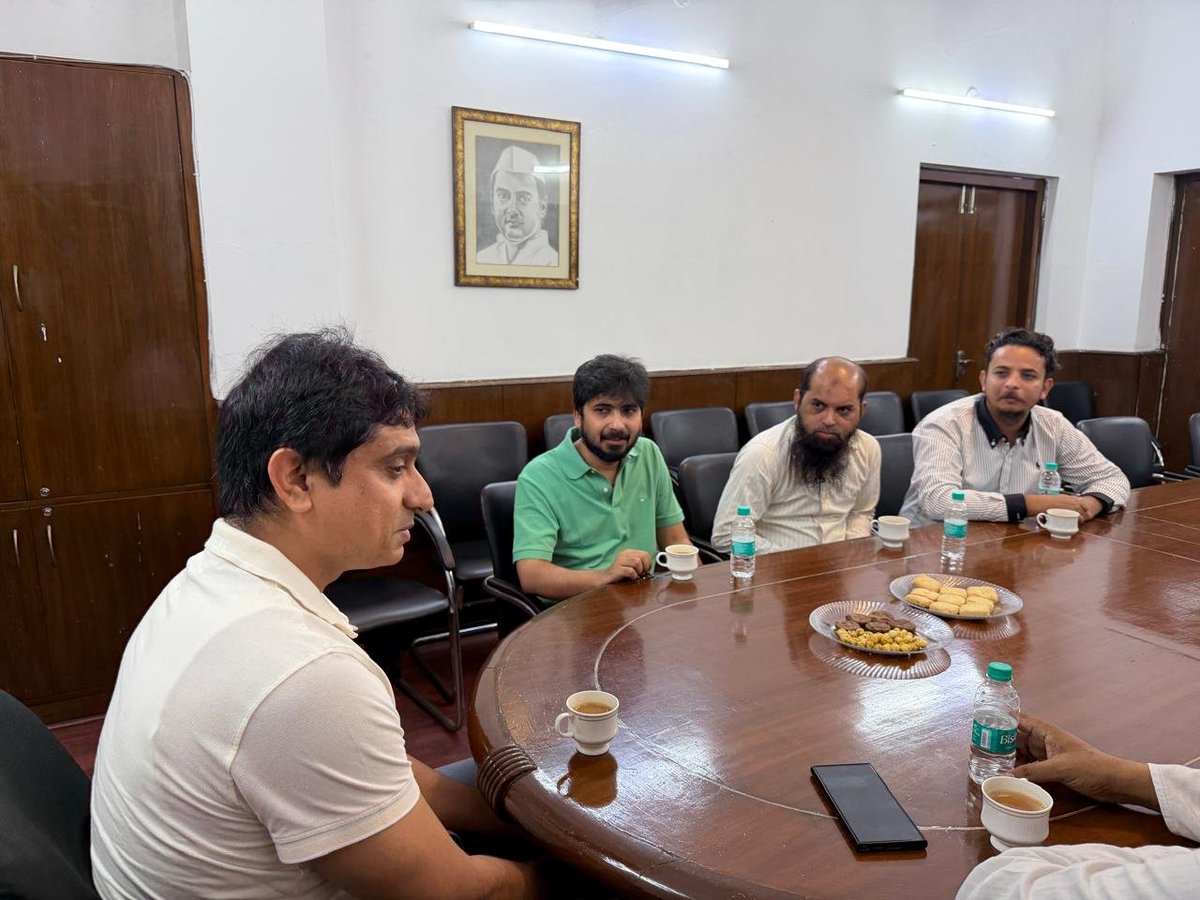 mahmood_sabih's tweet photo. It was nice meeting with @UdayBhanuIYC regarding the issue of #AMUSU Election.that is not happening since last 8 https://t.co/6sNJsksqzz is the democratic right of the Students. As an old boys of #AMU I want to say the #AMUAdministration to listen the Students Voice.
@amu_citizens 
@AligarhTips 
@AMUofficialPRO 
@IYC