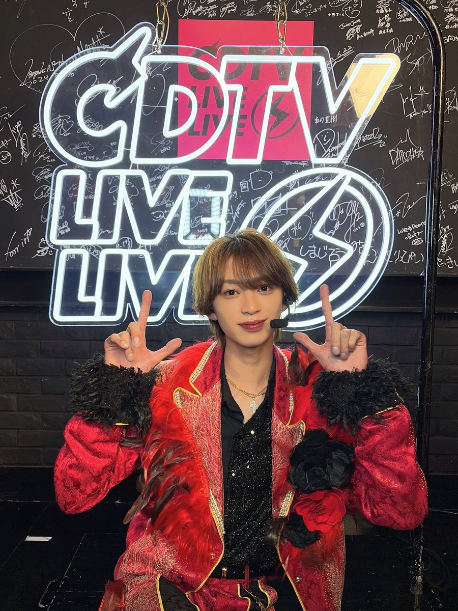 Lienel_official's tweet photo. ＼⚡️#CDTVライブライブ⚡️／

メジャー2ndシングルより
#Lienel「 愛のダバダ 」
パフォーマンスを披露しました🌹✨

#近藤駿太 （こんどうしゅんた）
北海道出身
2005.09.18 / 21歳
メンバーカラー💙

どさんこファイターズファン⚾️
https://t.co/TTuX1VrAPz

@shuntakondo_
@TBSCDTV
#リエネル_愛のダバダ