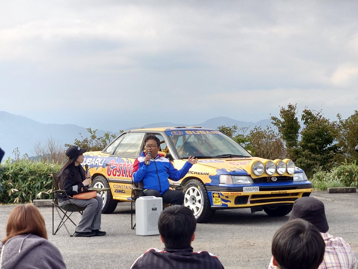krnsBP's tweet photo. @imocci2 @BOXER_GrA_GC8 歩道橋階段から声かけた者です

井元さんの状況確認サスガです
積載見つけ減速を見て慌てて階段登りました

降車された位置からだと確認しづらいクリアランスだなと思い
前職で積載を誘導することもあり、ついつい声をかけたくなってしまいました

写真あったのでこんなところですが貼付けておきます https://t.co/Hkh1HserRF